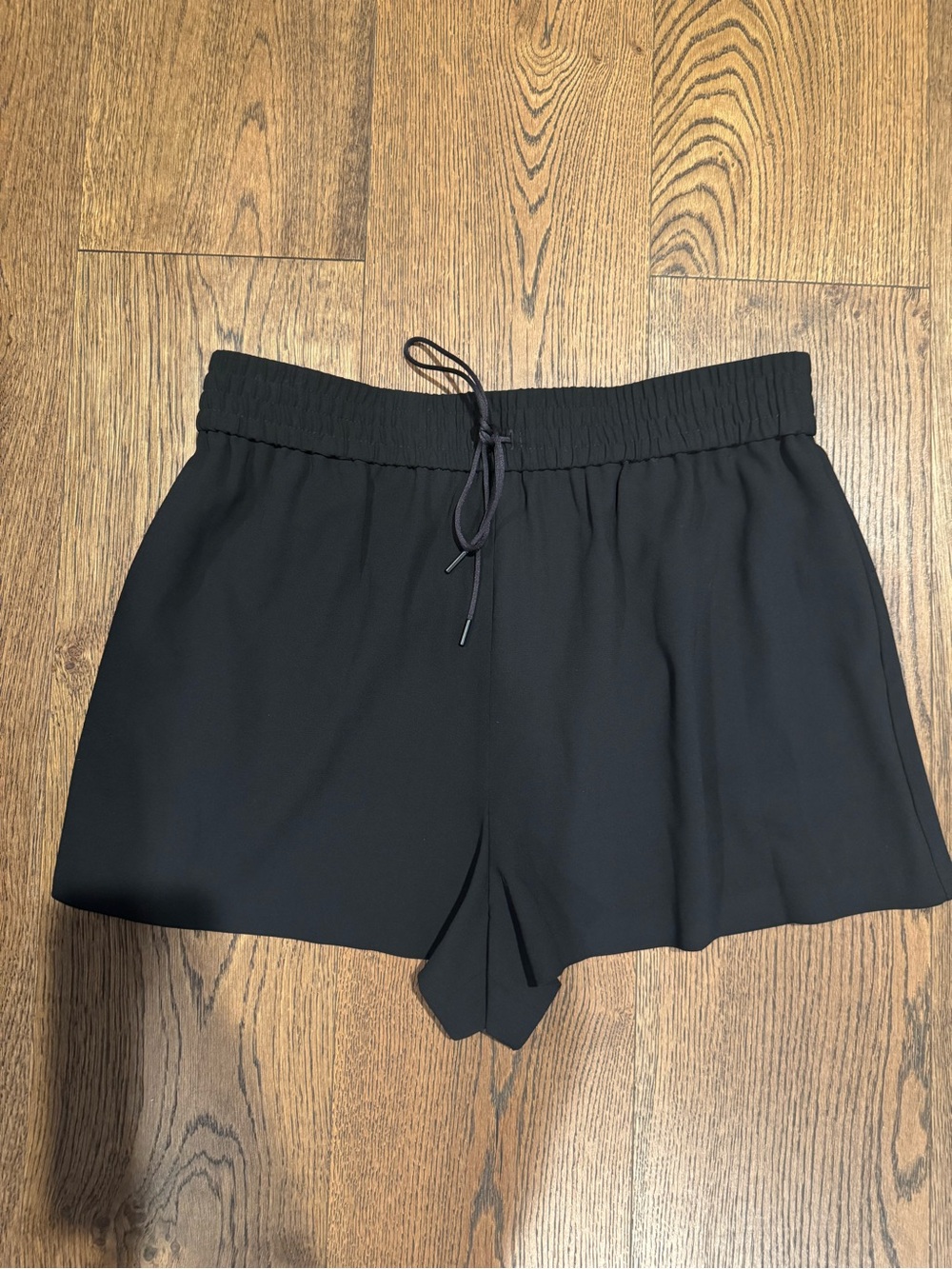 alice + olivia women’s black pull-on shorts in size large